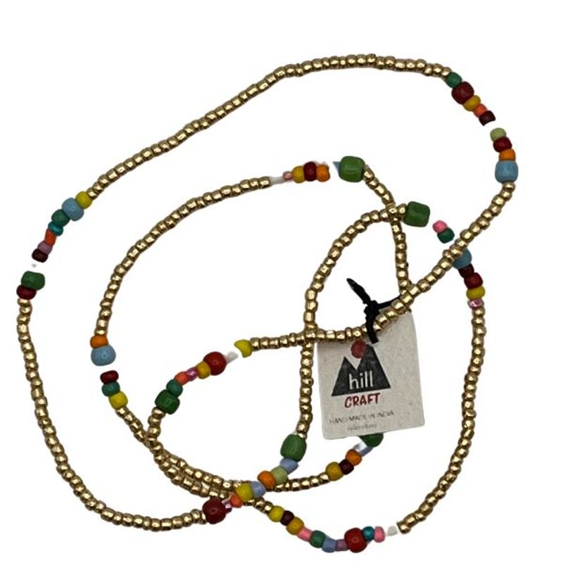 Smykke i fargerike perler